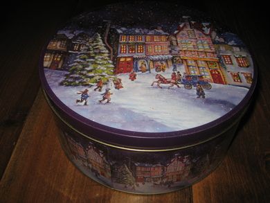 Pen boks til kjøkkenbenken? Ca 20 cm i diameter 9 cm høg