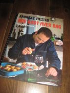 VIESTAD, ANDREAS: NOE GODT HVER DEG. 2013. 