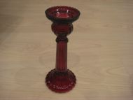 Lysestake i farga glass, ca 27 cm høg. 