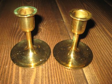 Messing lysestaker 2 stk selges samla Ca 8 cm høge