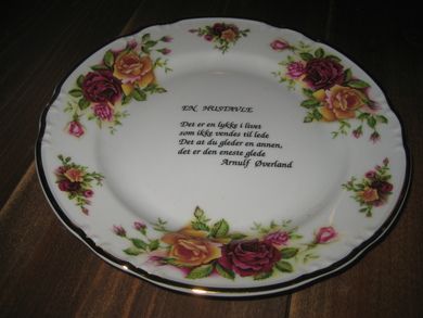 Pyntefat med dikt av Arnulf Øverland Ca 24 cm i diameter