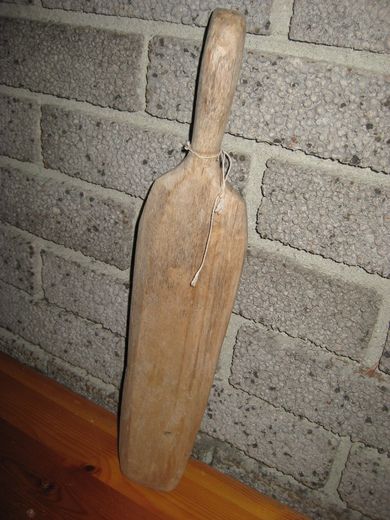 Klappetre fra slutten på 1800 tallet brukt til å slå på klærne for å¨få dei reine