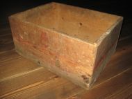 Trekasse med tekst: 12 KG MARGARINSENTRALEN (Mesna) ?? 50 tallet