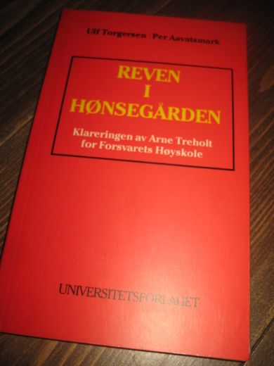 Aavatsmark: REVEN I HØNSEGÅRDEN. Klareringen av Arnne Treholt for Forsvarets Høyskole. 1985.