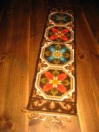 Pen veggløper fra 60-70 tallet med smijernsbeslag Dette er nr 3