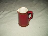 Pen og gammel melkemugge