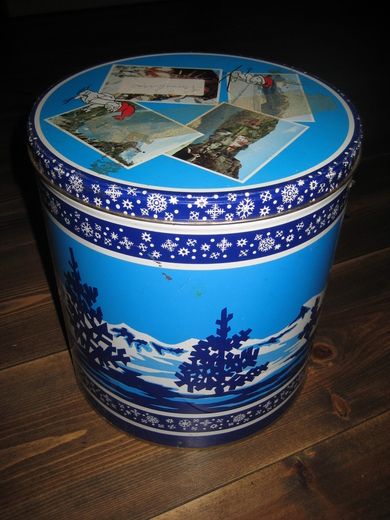 Stor kakeboks fra 60 tallet ca 22 cm i diameter 24 cm høg
