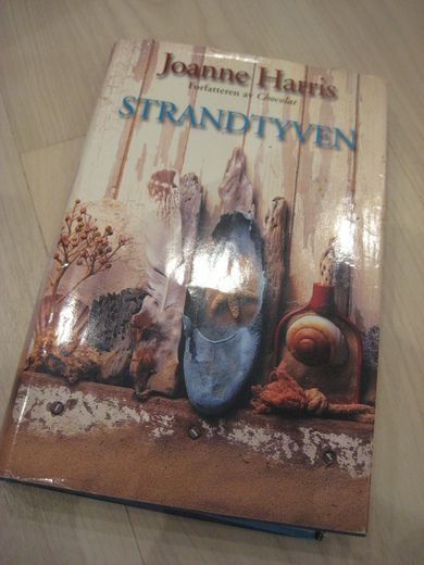 Harris: STRANDTYVEN. 2003.