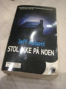 Abbott: STOL IKKE PÅ NOEN. 2010.