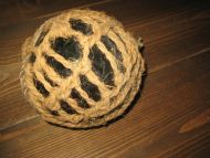 Kavlkule i meget god stand brukt ved garnfiske i gamle dager Fra forige århundreskifte Ca 12 cm i diameter mørk grønn