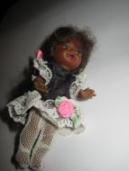 Liten dokke mørkhuda ca 11 cm høg