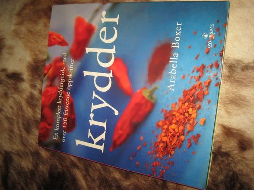 Boxer: krydder. En komplett krydderguide med over 150 fristende oppskrifter. 1997. 