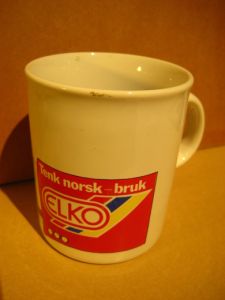 Krus med tekst: Tenk NORSK- bruk ELKO. 70 tallet.