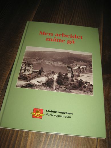 Hegdalsstrand: Men arbeidet måtte gå. Vegfolk fortel om krig og okkupasjon. 1995.