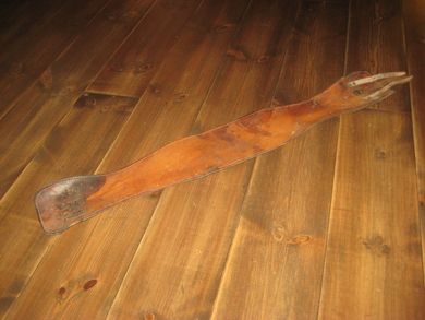 Stort magebelte i ler ca 94 cm langt