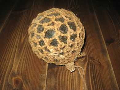 Pen kavl ca 13 cm i diameter lys grønn tidleg 1900