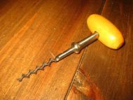 Ubrukt korketrekker ed trehandtak 50-60 tallet