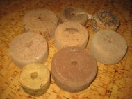 Lot med gamle garnkorker brukt ved garnfiske i gamle dager kan brukes til så mangt Du får denne loten som du har bestillt dette er lott kork nr C