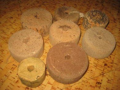 Lot med gamle garnkorker brukt ved garnfiske i gamle dager kan brukes til så mangt Du får denne loten som du har bestillt dette er lott kork nr C