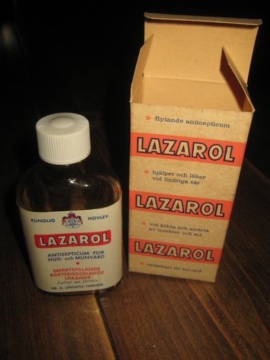 Flaske med noe innhold resten er dunsa ut LAZAROL ANTISEPTICUM 60 tallet