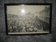 Torvhandel med Hornemannsgården1932 tidligere byens politistasjon I bakgrunnen fra venstre 