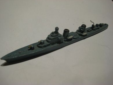 PILOT krigsskip i tinn ca 11 5 cm langt