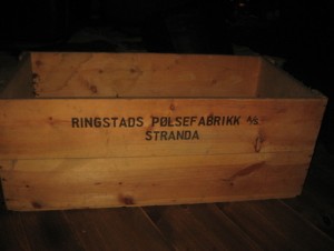 Stor trekasse fra RINGSTADS PØLSEFABRIKK, STRANDA, 50 tallet. 