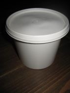 Ubrukt plastboks med lokk TP plast ca 13 cm i diameer 11 cm høg