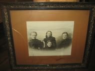 Gammelt bilde i glass og dekorativ treramme ca 59*50 cm stort