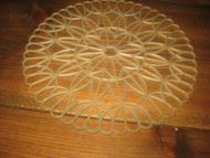 Noe for deg? Ca 17 cm i diameter, laga av plast. 60-70  tallet, vil eg tru.