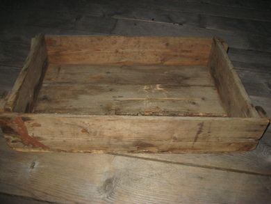 Gammel trekasse ca 56*35 cm stor 12 cm høg 50 tallet