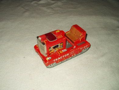 Mekanisk traktor laga i Japan på 50 tallet