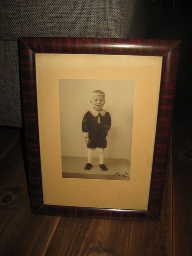 Gammelt bilde i glass og ramme ca 21*28 cm stort 1939