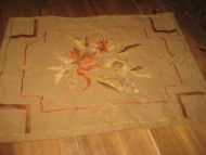 Pen, brodert pute fra 40-50 tallet, ca 60*40 cm stor. Uten innhold. 