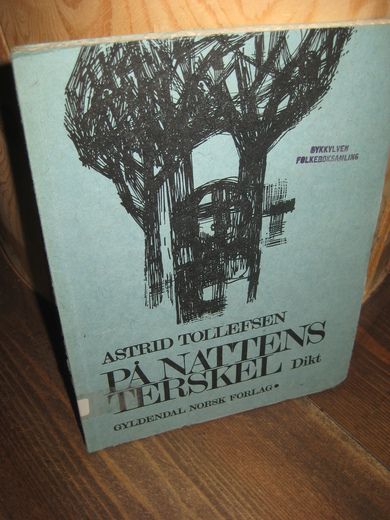 TOLLEFSEN, ASTRID: PÅ NATTENS TERSKEL. 1966.