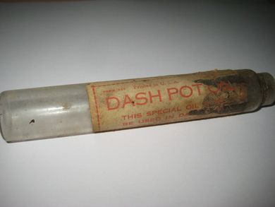 Flaske uten innhold, DASH POT OIL, fra TOLEDO SCALE CO. TOLEDO OHIO, USA. 30-40 tallet.