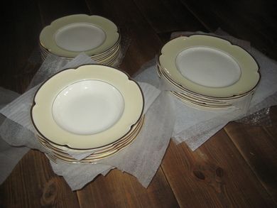 PAREEK middagssett til 12 personer fra Johnson Bros England 60 tallet?