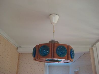 Meget pen taklampe med felt i farga glass 60-70 tallet