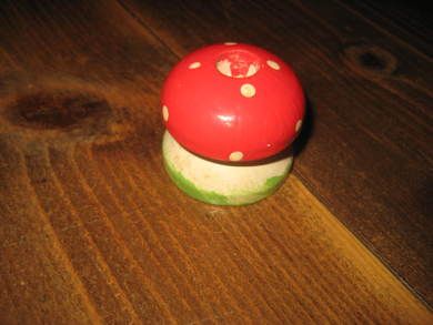 Julepynt fra 40-50 tallet sopp ca 3 cm i diameter