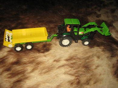 Traktor med vogn. Ca 37 cm lang