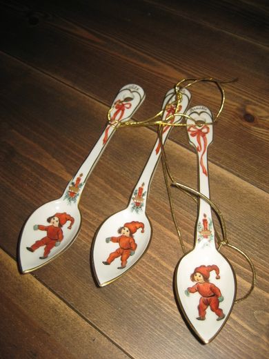 Porselensskeier fra 70 tallet selges under ett