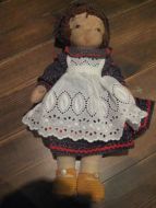 Gammel dokke ca 43 cm høg 40-50 tallet