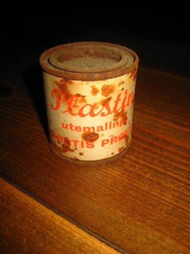 Uåpna gratis prøveboks med PLASTIN UTEMALING fra Aasheim & Midtgård Beren 50 tallet