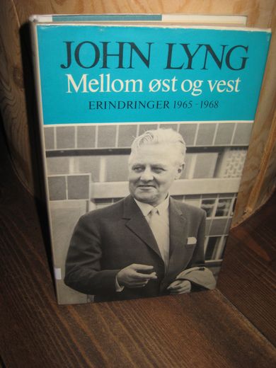 LYNG, JOHN: Mellom øst og vest. ERINDRINGER 1965-1968. 1976.