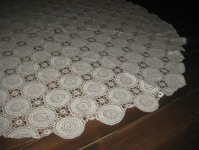 Eldre hekla duk fra en del år tilbake i tid ca 125 cm i diameter Meget pen