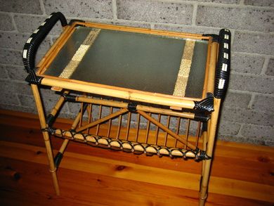 Glassdbord med plass for aviser magasiner etc 70 tallet