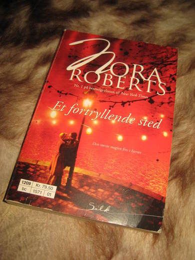 ROBERTS NORA: ET FORTRYLLENDE STED 2012