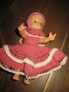 Pen dokke med gummihode ca 16 cm høg alder ukjendt