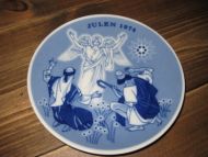 1974 JULEPLATTE fra Porsgrunn Porselensfabrikk Motiv: Hyrdene på marken