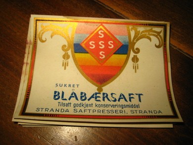 Etikett, BLÆBÆRSAFT, fra Stranda Saftpresseri, 60-70 tallet. Lag din egen saft, og bruk en dekorati etikett. 